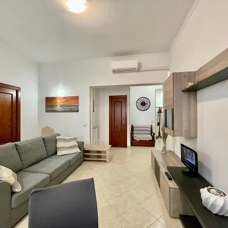 Ad Centro